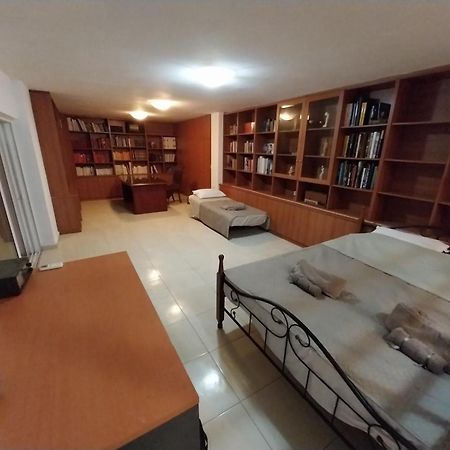 Bibliotheque Vintage Studio & Easy Garden Heraklion Exteriör bild